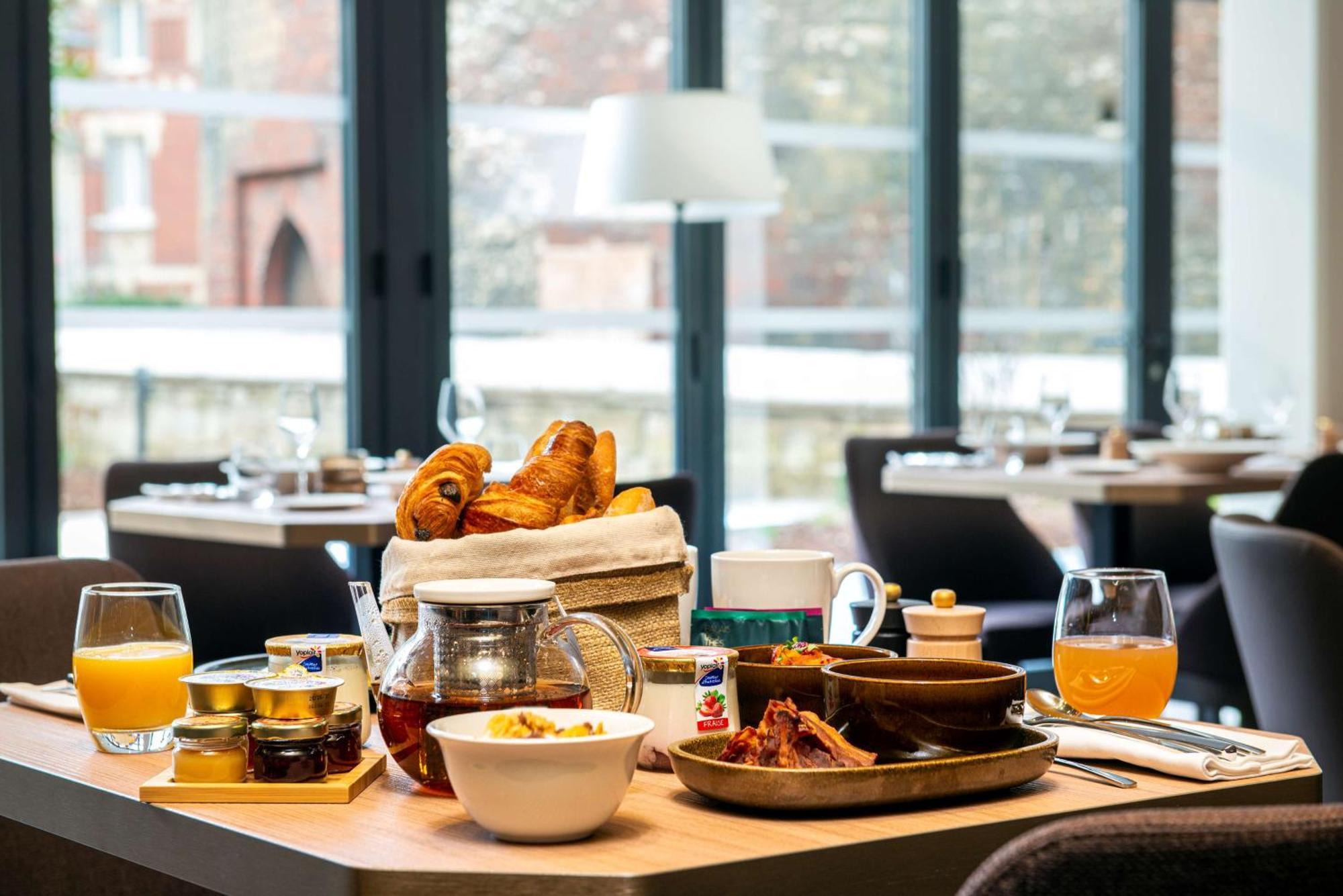 Hotel Radisson Blu Hotel, Centre 4*