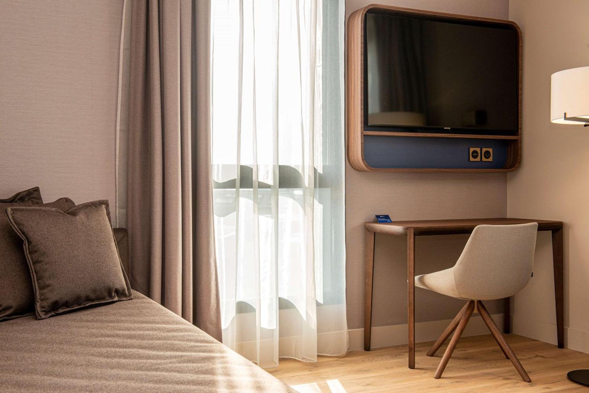 Radisson Blu Hotel, Centre Hotel 4*