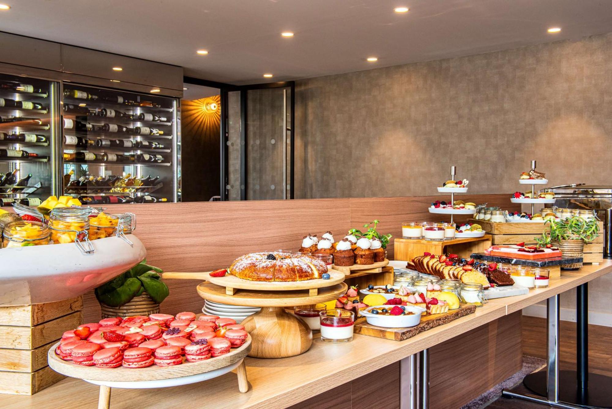 Radisson Blu Hotel, Centre Hotel 4*