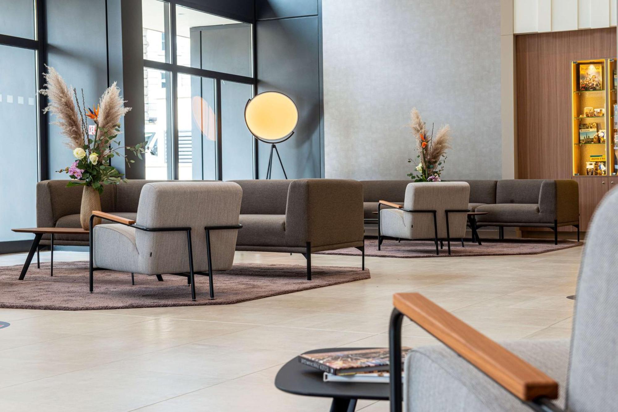 Radisson Blu Hotel, Centre 4*